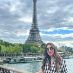 Sophie Choudry Instagram - Finding love in the city of love😍 (swipe to last pic) #paris #cityoflove #toureiffel #eiffeltower #traveldiaries #gratitude #favecity #sophiechoudry #makingmemories #lovelock Paris , The City Of Love