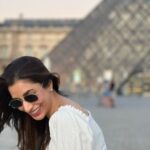 Sophie Choudry Instagram - Paris, I louvre you😍 #paris #jadoreparis #louvre #favecity #summervibes #potd #motd #traveldiaries #sophiechoudry Paris , The City Of Love