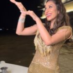 Sophie Choudry Instagram - Cos Jaadugar Saiyyan can still create magic✨Remember this Remo sir?🥰 @remodsouza #trendingreels #transitionreels #jaadugarsaiyaan #OGpopdiva #sophiechoudry #indiepop #memories #goa #giglife