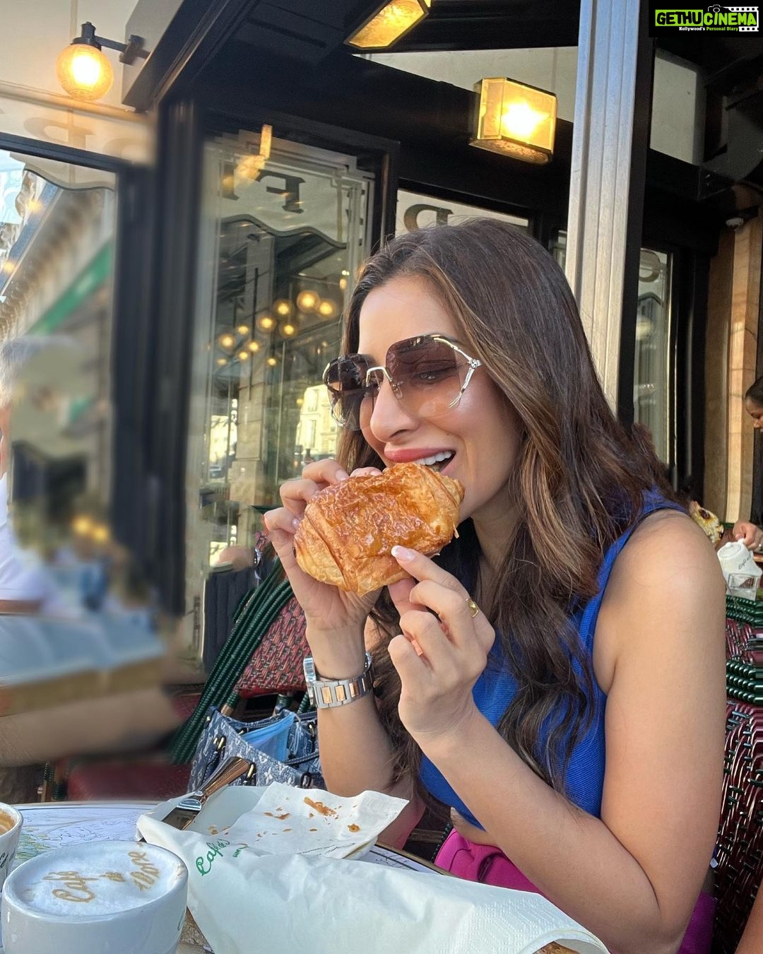 Sophie Choudry Instagram - The only thing I love more than taking pics of food, is eating itπ€π€€π₯π¦π₯π§ππ· #foodappreciation #foodporn #foodie #lovetoeat #wineoclock #croissant #paris #goodfoodgoodmood #painauchocolat #vacaymode #london #paris #crepes #fishandchips #dessertqueen #sophiechoudry #gratitude #friyay #weekendvibes #summervibes