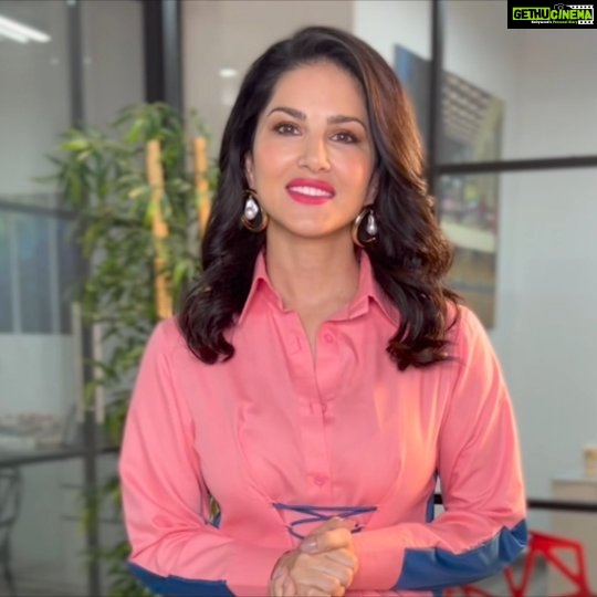 Sunny Leone Instagram - 🇮🇳 Happy 75th Independence Day 🇮🇳 Enjoy FLAT 30% OFF on all Star Struck products. Exclusively on starstruckbysl.com *Limited period offer . #independencedayindia #independenceday #happyindependenceday🇮🇳