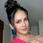 Sunny Leone Instagram - Thank you @ricardoferrise2 for amazing hair and make up! After a long time felt this glam. Love you! Earrings - @officialprachigupta Styled by @hitendrakapopara