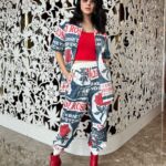 Sunny Leone Instagram - Loved this airport look Outfit by @diseno.in Accessories by @officialprachigupta Styled by @hitendrakapopara Assisted by @tanyakalraaa