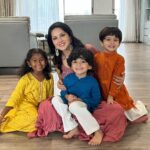 Sunny Leone Instagram - Happy Raksha Bandhan everyone! Love my family!! @dirrty99 @hitendrakapopara @jeetihairtstylist @yusuf_911 @rohitkverma @jeetihairtstylist @unaiza_yusuf