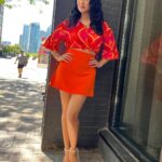 Sunny Leone Instagram - Hey hey!! Outfit - @meraki_couture1 Earrings - @blingthingstore Styled by @hitendrakapopara Fashion Team @tanyakalraaa @sarinabudathoki H&MU @ricardoferrise2