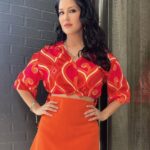 Sunny Leone Instagram - Hey hey!! Outfit - @meraki_couture1 Earrings - @blingthingstore Styled by @hitendrakapopara Fashion Team @tanyakalraaa @sarinabudathoki H&MU @ricardoferrise2
