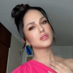 Sunny Leone Instagram - Thank you @ricardoferrise2 for amazing hair and make up! After a long time felt this glam. Love you! Earrings - @officialprachigupta Styled by @hitendrakapopara