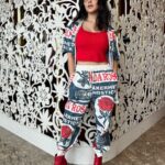 Sunny Leone Instagram - Loved this airport look Outfit by @diseno.in Accessories by @officialprachigupta Styled by @hitendrakapopara Assisted by @tanyakalraaa