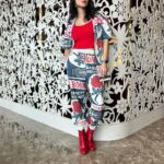 Sunny Leone Instagram - Loved this airport look Outfit by @diseno.in Accessories by @officialprachigupta Styled by @hitendrakapopara Assisted by @tanyakalraaa