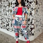 Sunny Leone Instagram - Loved this airport look Outfit by @diseno.in Accessories by @officialprachigupta Styled by @hitendrakapopara Assisted by @tanyakalraaa