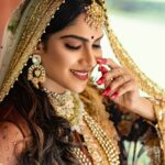 Swasika Instagram – Adorning in some floral prints, heavy Jewelleries and bold makeup , all blended to show the Queen Look !
Photography: @partylovers___wedding_stories_ 
Duppata : @ridah_designs 
Costume : @chaithra__creations 
Ornaments: @golden_cup_fashion_jewellery
Mua : @diksha_bridalhub 

#swasikavj #swasikaactress #bridallehenga #queenlook #bridallook #malayalammovies #telugumovies #tamilmovies #apsara