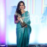 Swasika Instagram – Finally I got my golden lady ❤️❤️❤️❤️

thank god 😊😊
#stateaward2019 #awardwinning#swasikavj #vasanthi #actresslife#
MUA @abilashchicku
Wearing @thugil_handloom.in