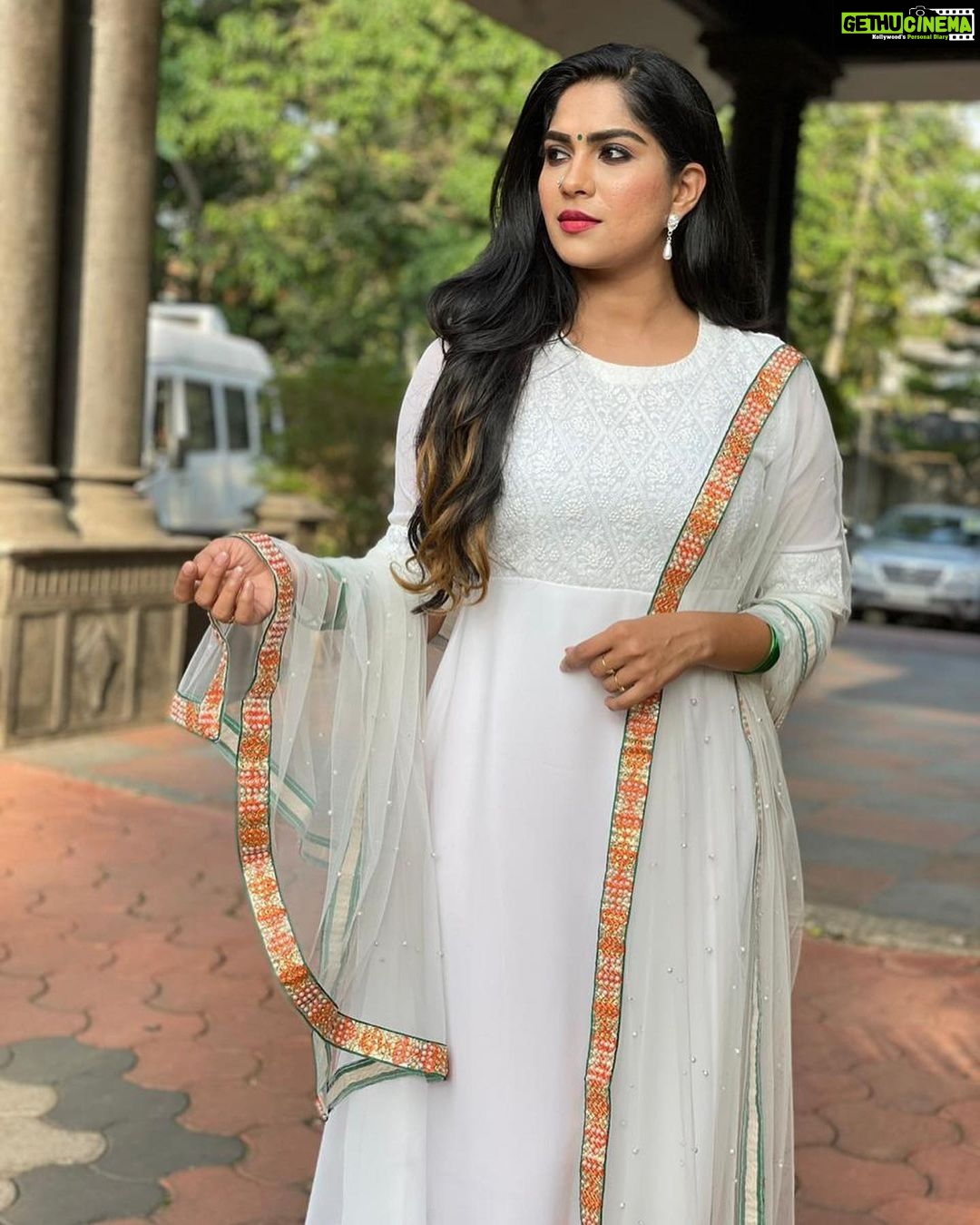 Swasika Instagram - Good morning to all Happy Republic Day Redcarpet shoot Republic Day spcl episode today @9pm MUA @abilashchicku Wearing @thesoulkochi Thank u Stylist @nithinju Nose pin @ruhincollectionz #swasikavj #tvshow #anchor #insta #republicday #actresslife #