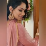 Swasika Instagram - OREE PIYAAAAA❤️❤️❤️ Makeup by @vikas.vks.makeupartist Hairstyle @sudhiar.hairandmakeup Assistant @nikhilraj002 Nose ring by @ruhincollectionz #reelsinstagram #reels #swasikavj #actresslife #songs #