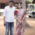 Swasika Instagram - It was nice working with Unnikrishan sir and Udayan chettan My director and writer Aarattu Movie @unnikrishnan_b_director @mohanlal #arattumovie #mohanlalfansclub #lalettanfans #swasikavj #location #
