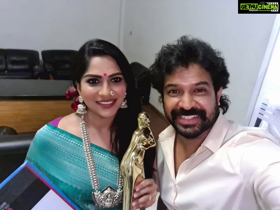 Swasika Instagram - Family strength ❤️❤️❤️ Always with me🤗🤗🤗🤗 @girija.vijayan.127 @____silver_moon @gkl.gokulggopakumar @d_maverick_ @badrinathkrishnan @star_magic_official_fans_group #swasikavj #familytime #happiness #actress#keralastatefilmawards #malayalammovies #vasanthimovie # Tagore Theatre
