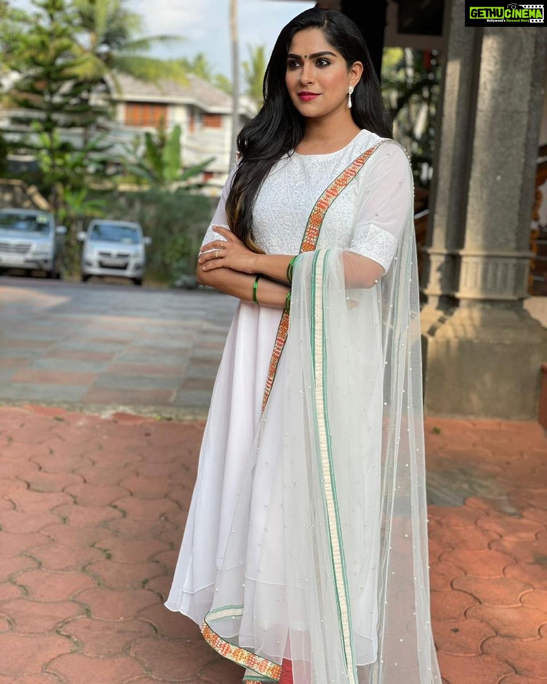 Swasika Instagram - Good morning to all Happy Republic Day Redcarpet shoot Republic Day spcl episode today @9pm MUA @abilashchicku Wearing @thesoulkochi Thank u Stylist @nithinju Nose pin @ruhincollectionz #swasikavj #tvshow #anchor #insta #republicday #actresslife #
