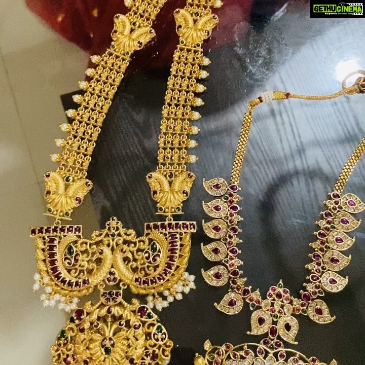 Swasika Instagram - Beautiful jewellery thank you @style_statement_by_shakthi And thank you @thugil_handloom.in Follow @style_statement_by_shakthi #traditional #jewellerydesign #antiquejewelry #swasikavj #swasika #lakshminakshathrafanpage #