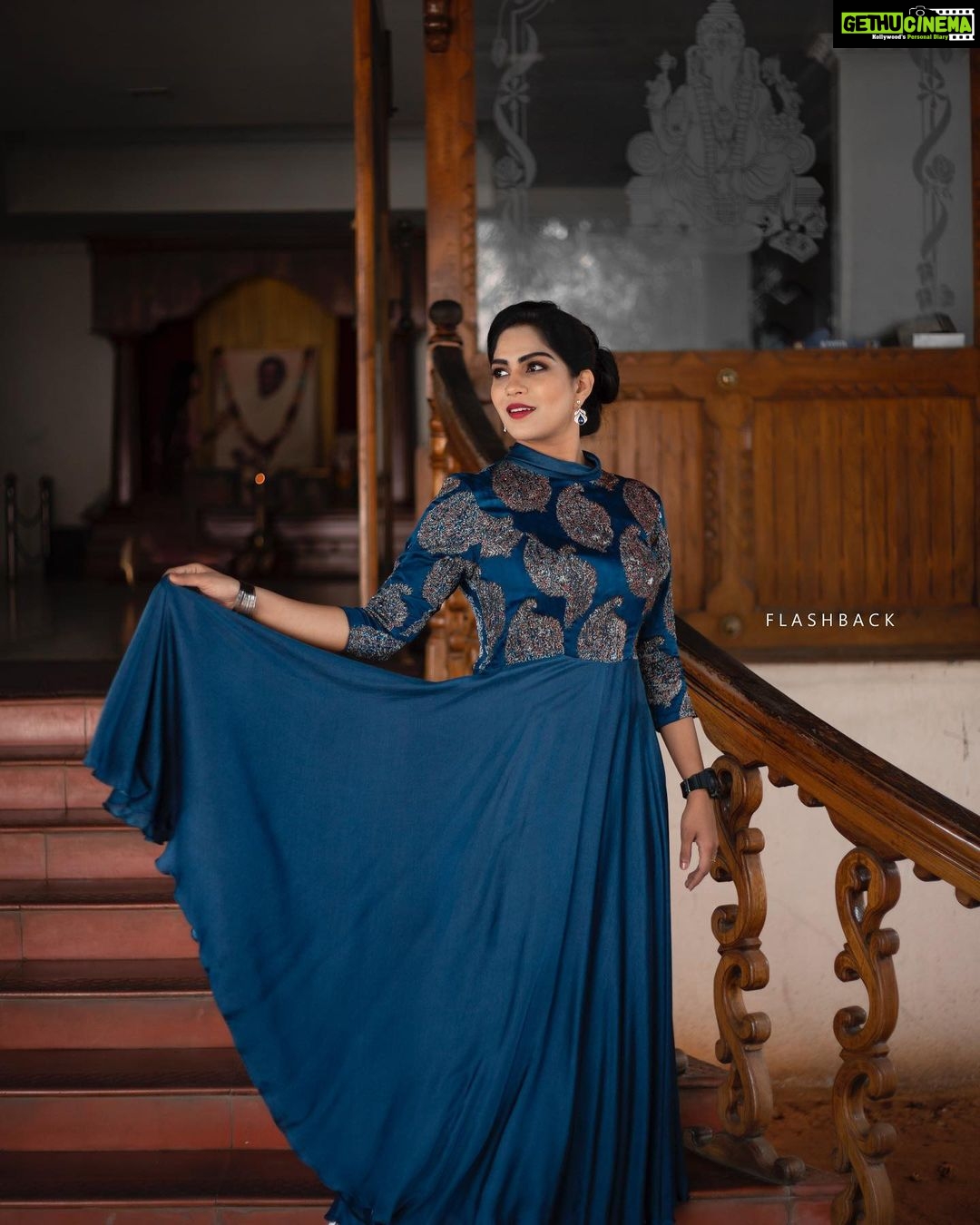 Swasika Instagram - Let’s be different ❤️ Thank u @anjali_varma_official for this outfit @monish_mathai_makeup_artist_ MUA @nithinju stylist 📷 @__shankar_lal__ @wander_boy_360 #redcarpet #anchorlife #nytpost #swasikavj #swasika #vasanthimovie #lakshminakshathra#amritatvprogram#