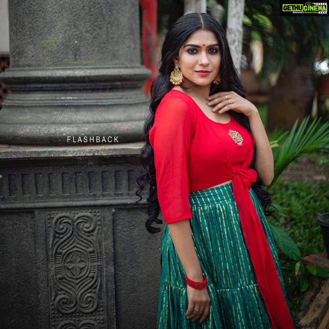Swasika Instagram - Style &comfortable = Fashion for meππ Redcarpet Show time MUA @abilashchicku @nithinju stylist @babe_by_minnumariya wardrobe π· @__shankar_lal__ #swasikavj #swasika #lakshminakshathra #imitationjewellery#amritatvprogram #tvshow #fanpage # @sadhika_diehard_fan