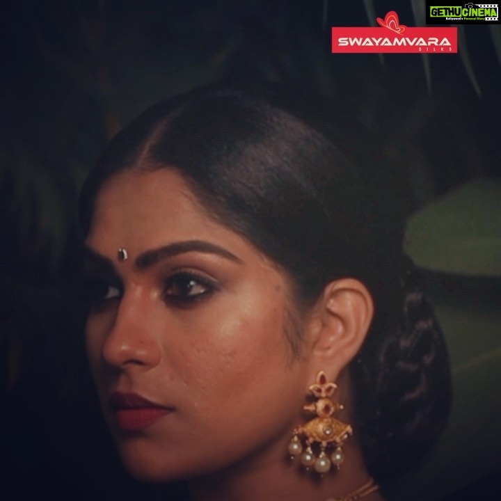 Swasika Instagram - @swayamvarasilksindia Music 🎵 Making #reelsinstagram #reels #colurfulliving #instalike #photography #saree #swayamvarasilks #swasikavj #lakshminakshathrafanpage #starmagic #lakshminakshathrafansofficial # RAY OF HOPE @swayamvarasilksindia Production house: @dravya.concepts Director: @najmalmarath Creative Director: @nisar7922 Photographer: @shafishakkeer Costume: @amrutha_c_r Art:@sunil__george_ Hair & MUA: @mukeshmuralimukesh Image Retouch: @murugaraj_raghavan Manager - Dravya Concepts: @hasil_asi BTS : @sachinmohandasphotography Photography Asst: @abin_km_ Production Manager: @am_haadil Studio: @threedotsfilmstudio @swasikavj . . . #swayamvarasilksindia #kochi#instafashion#love#reels#swasikavj #lakshminakshathrafansofficial #star_magic_fanspage #anumolrskarthu #anchor#lakshminakshathra #swasika