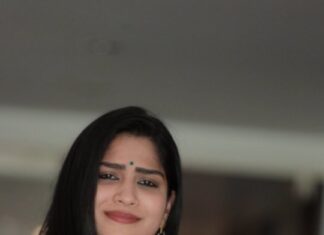 Swasika Instagram - Otta thamarai 🥰 Videocredits : @abi_fine_shooters Stylist @rashmimuraleedharan Wardrobe @rashmimuraleedharan MUA @abilashchickumakeupartist #swasikavj #ottathamarai #trendingreels