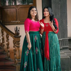 Swasika Instagram - Redcarpet with appu 🥰🥰 Shoot tym Photography Redcarpet MUA @abilashchicku Stylist @nithinju 📷 @__shankar_lal__ And @wander_boy_360 Outfit @babe_by_minnumariya #aparanabalamurali #aparanabalamuralifans #swasikavj #actress#redcarpet #swasikalovers #actreslifestylechanges #tvshow #shootmodeon