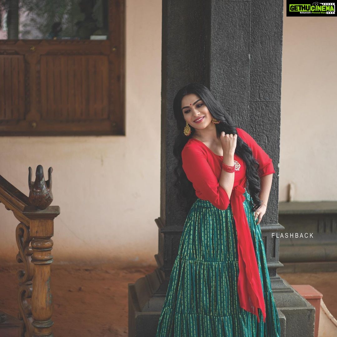 Swasika Instagram - Style &comfortable = Fashion for meππ Redcarpet Show time MUA @abilashchicku @nithinju stylist @babe_by_minnumariya wardrobe π· @__shankar_lal__ #swasikavj #swasika #lakshminakshathra #imitationjewellery#amritatvprogram #tvshow #fanpage # @sadhika_diehard_fan