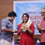 Swasika Instagram - Thank you ATMA for honoring me for my achievement for bagging the Kerala Film State Award for best supporting actress. I feel privileged to get honoured in front of my Atma Family and also it was a pleasure meeting you all after a very long time . #atma #televisionaward #ganeshkumar #dineshpanicker #swasikavj