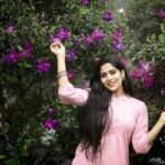 Swasika Instagram - 💕💕💕 Wearing @jugalbandhi Location Shoot time Song shoot Location still 📸 @kunjippaaru