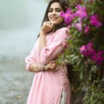 Swasika Instagram - 💕💕💕 Wearing @jugalbandhi Nature photography @parakkatnatureresortmunnar Location pics Shoot Movie 🎥 #mosthappiestlocation 💕💕