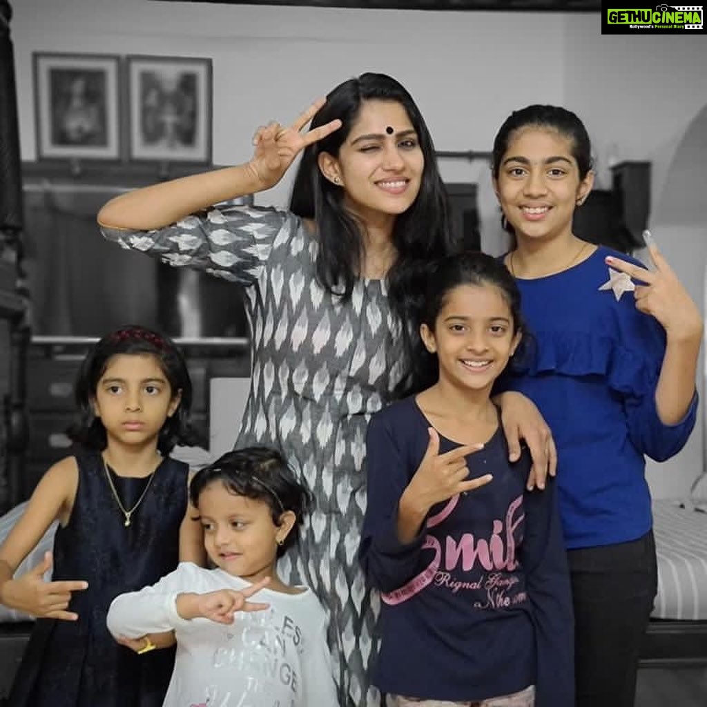 Swasika Instagram - Anna , Aelu, Rosu & Anice@ Kunjanaaa @advthomasanakkallunkal @badrinathkrishnan 😊😊😊😊😊