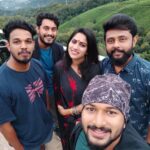 Swasika Instagram - Most happiest Location @kudukku2025_movie Shoot#chilling#enjoythelittlethings#climate #movie #songshoot❤️luv #team @kudukku2025_movie @bilahari_experiments @abhimanue_viswanath @amal__nandiath @ram_mo_ @parakkatnatureresortmunnar