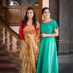 Swasika Instagram - With my favourite singer @m_manjari Redcarpet shoot Coming soon Musical episodes @m_manjari @amritatv @redcarpet_media @tvshows_ Thank u @babe_by_minnumariya for this outfit Photography @wander_boy_360