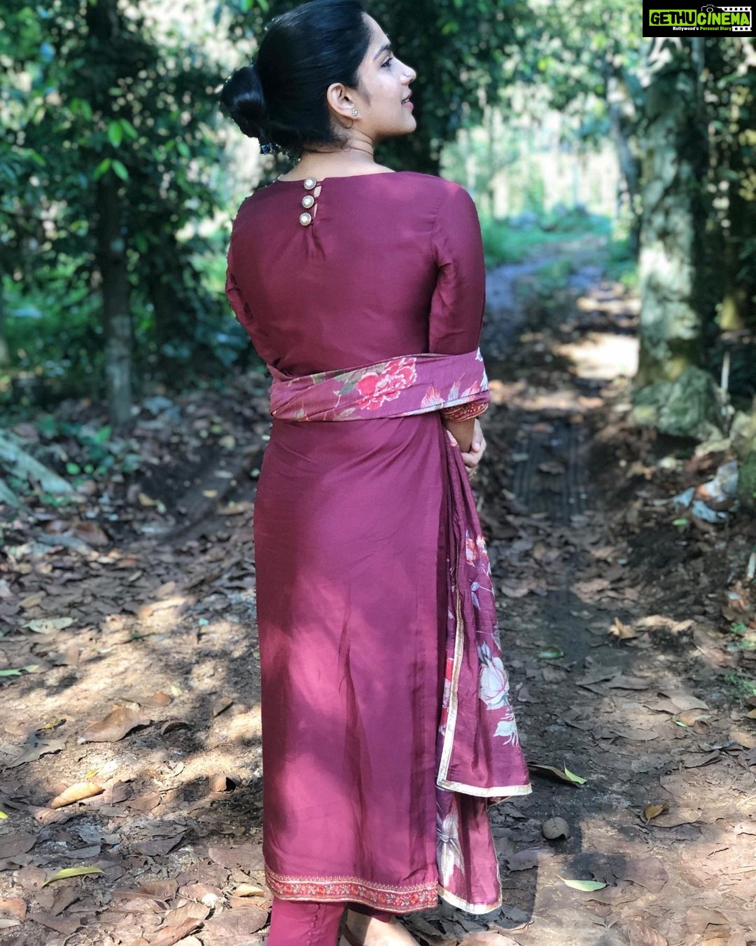 Swasika Instagram - Morning gift from @fara_designs Thank u @aiqah_thestore Thank you #kurthidesigns #kurthistyle #salwae#actresslife #artistsoninstagram #malayalammovie#moviereview #tvshow #boutique @sadhika_diehard_fan Photography @dino_keezhillam