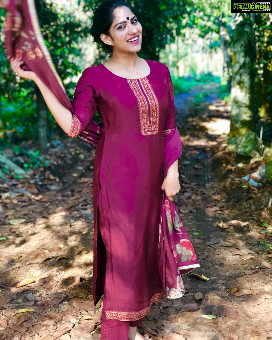 Swasika Instagram - Morning gift from @fara_designs Thank u @aiqah_thestore Thank you #kurthidesigns #kurthistyle #salwae#actresslife #artistsoninstagram #malayalammovie#moviereview #tvshow #boutique @sadhika_diehard_fan Photography @dino_keezhillam