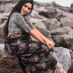 Swasika Instagram – I love rainy days ❤️❤️

Outdoor shoot for @swayamvarasilksindia 

Chiffon saree with floral design 

@swayamvarasilksindia 
MUA @abilashchicku 
Photography @sachinmohandasphotography