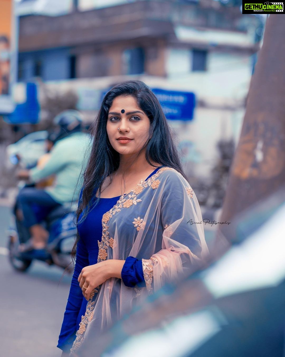 Swasika Instagram - Always dress well ,Bt keep it simple 😊 Photo credits @ajmal_photography_ Promotion work for ‘Thudarum’ Releasing today @7pm #traditional #moviepromotion #celebrity #actressoninstagram #actresslife #dressup#fashionista #simple #malayali Thank u @khajuraho_boutique_