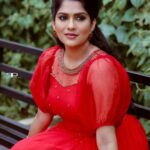Swasika Instagram - In frame @swasikavj Mua @sreshtamakeup Red top @the_drape_studio Outfit @rashmimuraleedharan Jewls @kaya_online_ Pic @rahulphotoshoot_official #swasika #swasikavj #swasikalovers #swasika_diehard_fans #trend #red #dress #styling #stylingtips #nithinsureshstylist Kochi, India