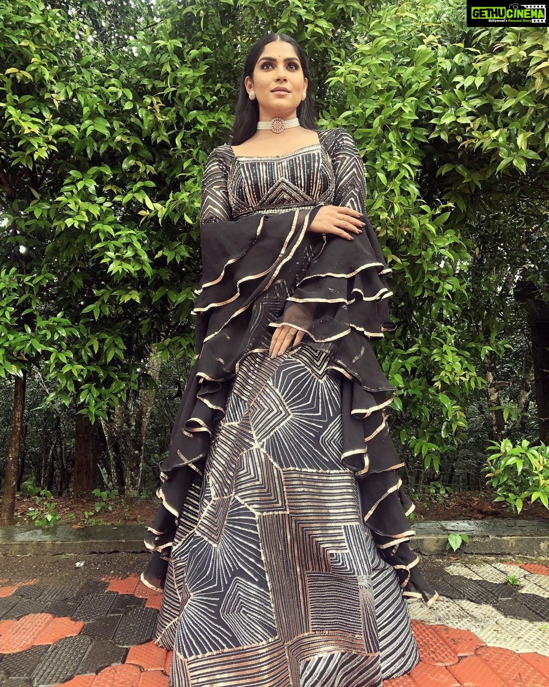 Swasika Instagram - π€ In Frame: @swasikavj Styling: @rashmimuraleedharan Wearing: @pothyskerala Hair&makeup: @sreshtamakeup Jewellery: @pothyskerala #swasika #costumeandstyling #flowerstv #rashmimuraleedharan #designer #stylist #malayalamactress