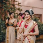 Swasika Instagram – My onam 2020vibes ,switching things up with @swayamvarasilksindia Indie dress 

@gayathri_r_suresh @mareenamichaelkurisingal @swayamvarasilksindia 

Photography @arshalphotography 
MUA @abilashchicku 
Stylist @leirakuncysiby 
Jewelleries @mayoorajewels_by_archana