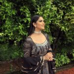 Swasika Instagram - 🖤 In Frame: @swasikavj Styling: @rashmimuraleedharan Wearing: @pothyskerala Hair&makeup: @sreshtamakeup Jewellery: @pothyskerala #swasika #costumeandstyling #flowerstv #rashmimuraleedharan #designer #stylist #malayalamactress Kochi, India