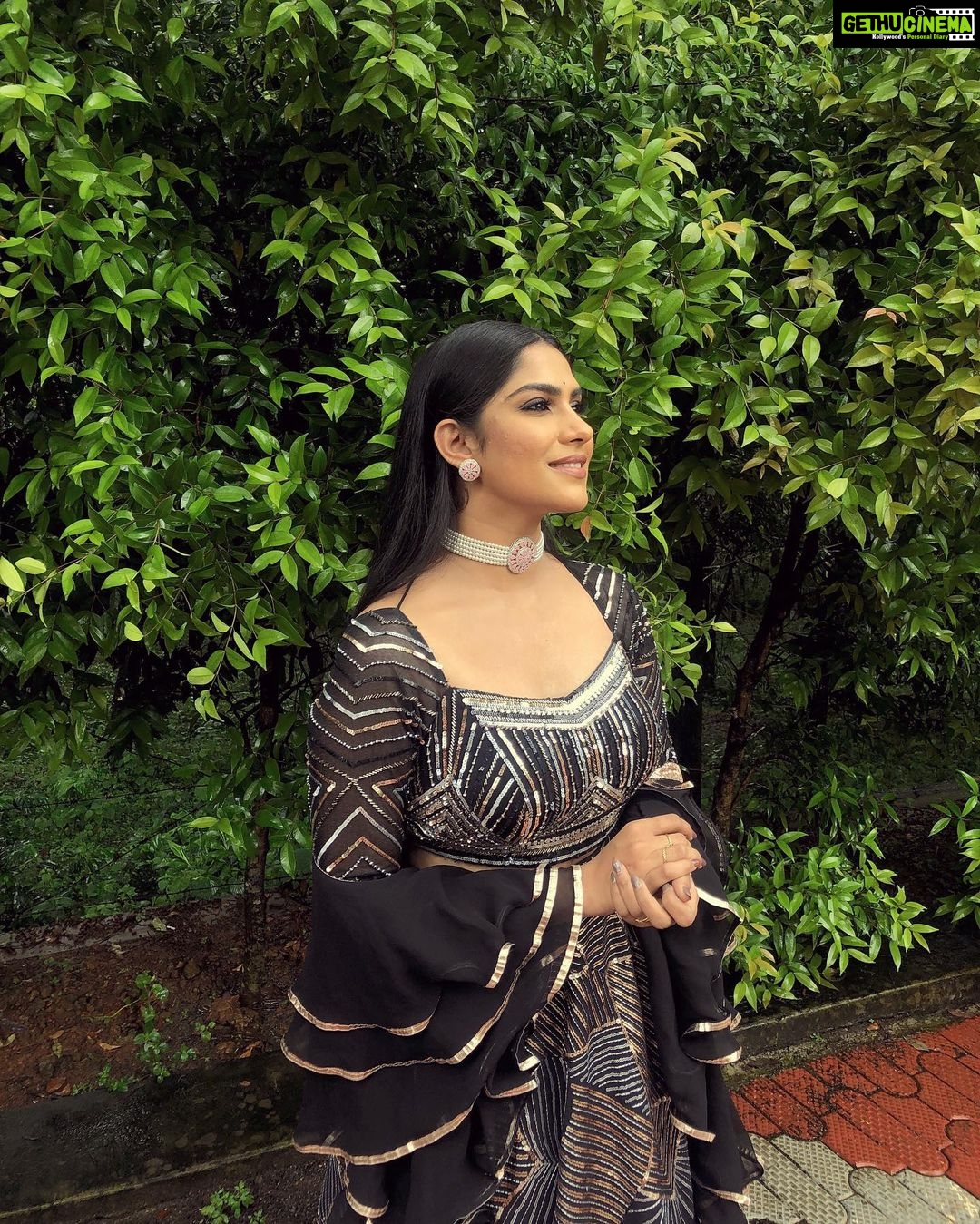 Swasika Instagram - π€ In Frame: @swasikavj Styling: @rashmimuraleedharan Wearing: @pothyskerala Hair&makeup: @sreshtamakeup Jewellery: @pothyskerala #swasika #costumeandstyling #flowerstv #rashmimuraleedharan #designer #stylist #malayalamactress Kochi, India