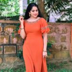 Swasika Instagram - Let your soul glow 🦋 Wearing @aakriti_the_designer_studio MUA @abilashchicku Stylist @savitha_tony Spcl mention @nithinju #orange #brightcolors #studiopictures #anchor #enjoythemoment #malayalamtypography #channelshow#actresslifestyle