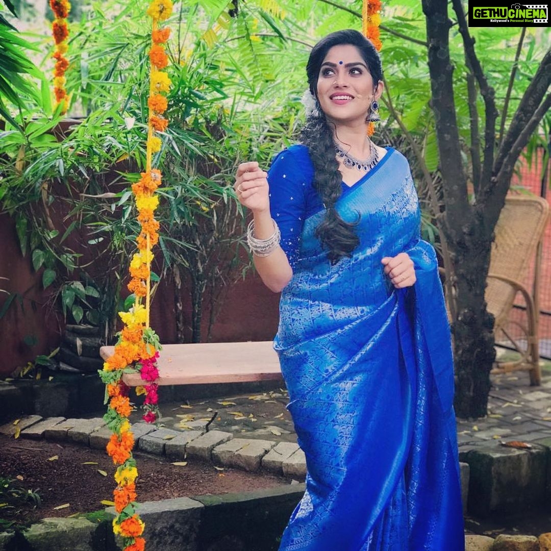Swasika Instagram - Traditional time😊 saree lover ❤️ Banarasi silk saree @thebrandstorebyfebitha Jewelleries @mayoorajewels_by_archana MUA. @abilashchicku Amritha tv onam show #keralagram #malayali#onamission #onamcelebration #tvshow #anchor #actresslife #sareelover#shotoniphone
