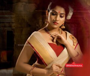 Swasika Instagram - The perfect one for new beginnings ❤️#hope The beautiful set saree by swayamvara silks @swayamvarasilksindia Jewelleries @mayoorajewels_by_archana MUA @abilashchicku Stylist @leirakuncysiby Photography @arshalphotography thank u arshal ekkaa @swayamvarasilksindia Onam collections Spcl thanks @praveenraj616 & Parvathyrajmakeupstudio #keralagram #smokeyes #eye #browneyes #me #closeup #eyebrows #kerala_360 #cool #angeleyes #instaeyes #blueeyes #eyesmakeup #prettyeyes #eyeball #malayalamactress #beauty #eyebrow #eyelashes #myeye #greeneyes #selfie #malayalammovies #pupil #darkeyes #brighteyes #eyes #look #malayalamactor