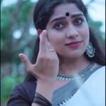 Swasika Instagram – Evergreen Malayalam song 
Nadhaa Nee Varum ❤️
Watch full video 
@wonderwall_media 

https://youtu.be/F4lJmW9COB8