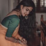 Swasika Instagram - Saree is not just a garment,it’s an identity Nd my power Photography @dy___bbuk #sareelover#girlpower #womeninsaree #newphotoshoot#shooting #naturalhairstyles#warmtonemakeup