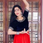 Swasika Instagram – First Dance think later…..:::💃💃💃#

#dancersofinstagram#dancer #danceathome #stayhomestaysafe #lockdown #artistsoninstagram #malayali #dancelover #actresslife#