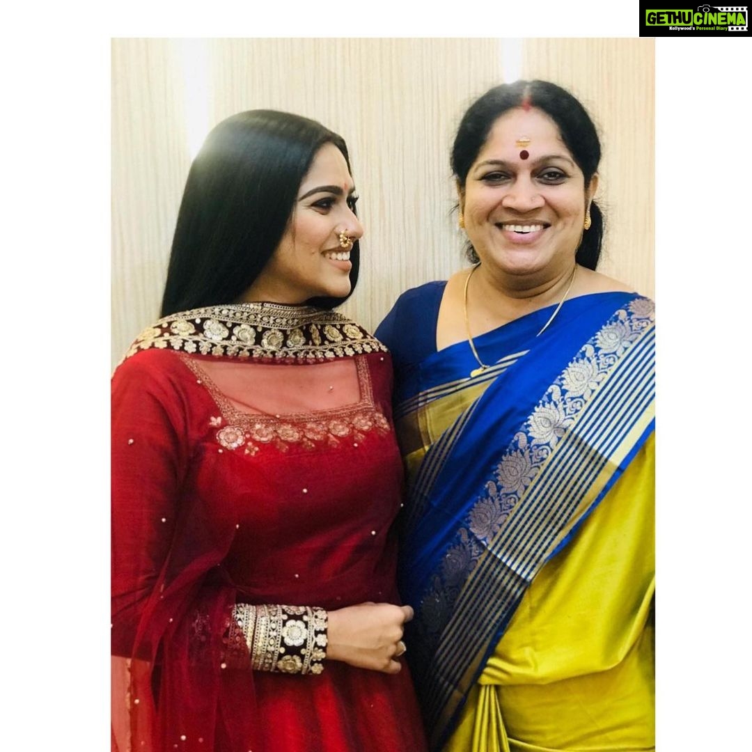Swasika Instagram - Mother is just another name that refers to the bond that glues to the family together Happy birthday Ammaa😘😘❤️❤️❤️
